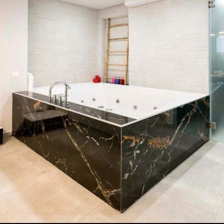 Romantic Jacuzzi Apartment Афіни Екстер'єр фото