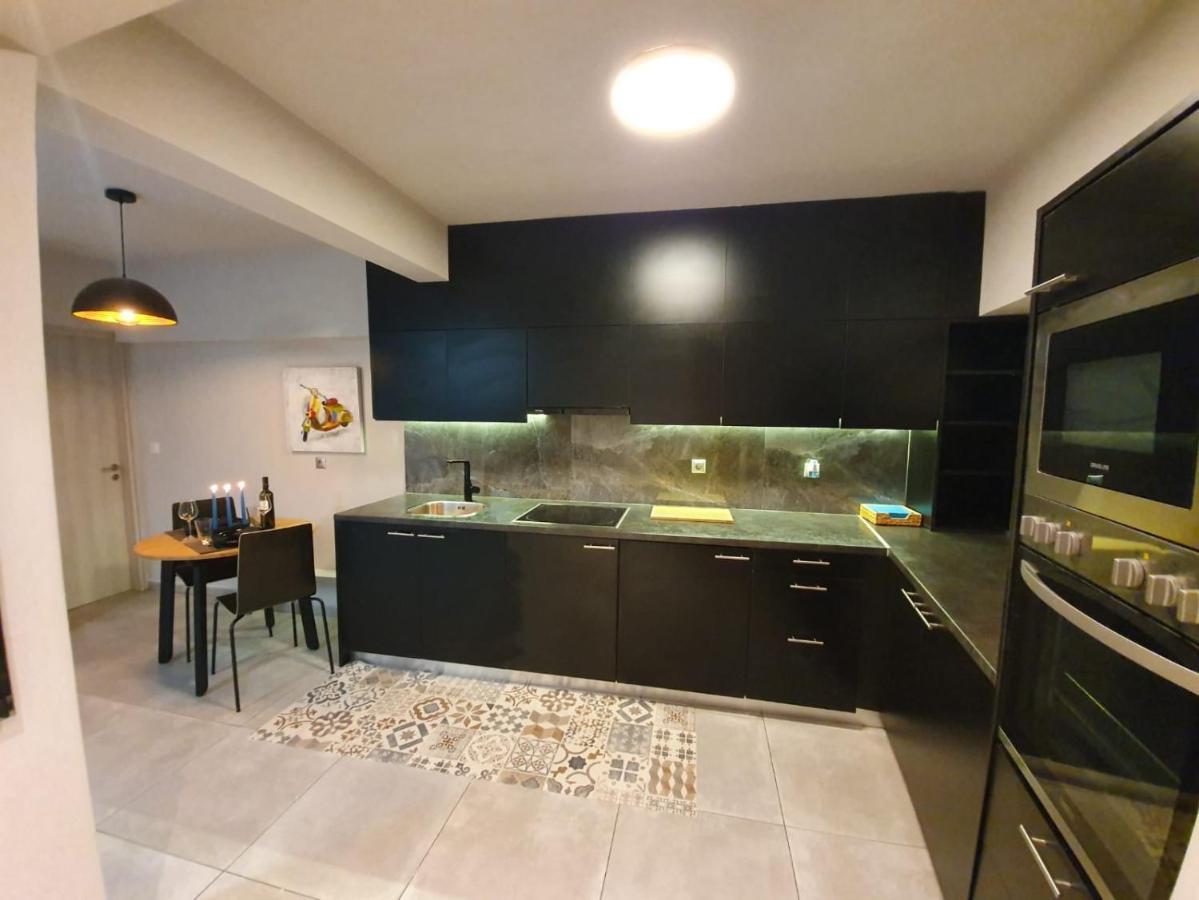 Romantic Jacuzzi Apartment Афіни Екстер'єр фото