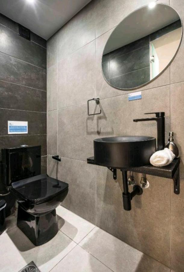 Romantic Jacuzzi Apartment Афіни Екстер'єр фото