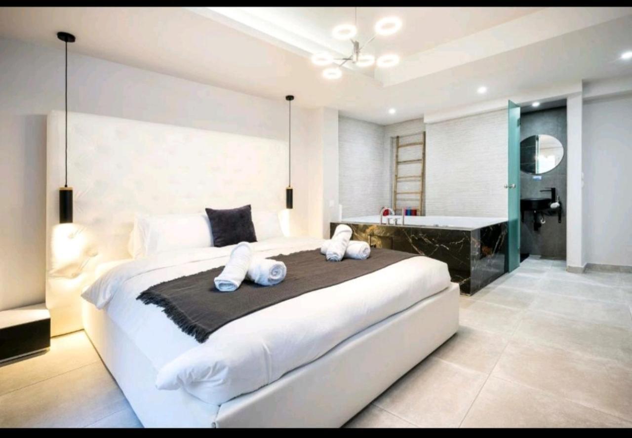 Romantic Jacuzzi Apartment Афіни Екстер'єр фото