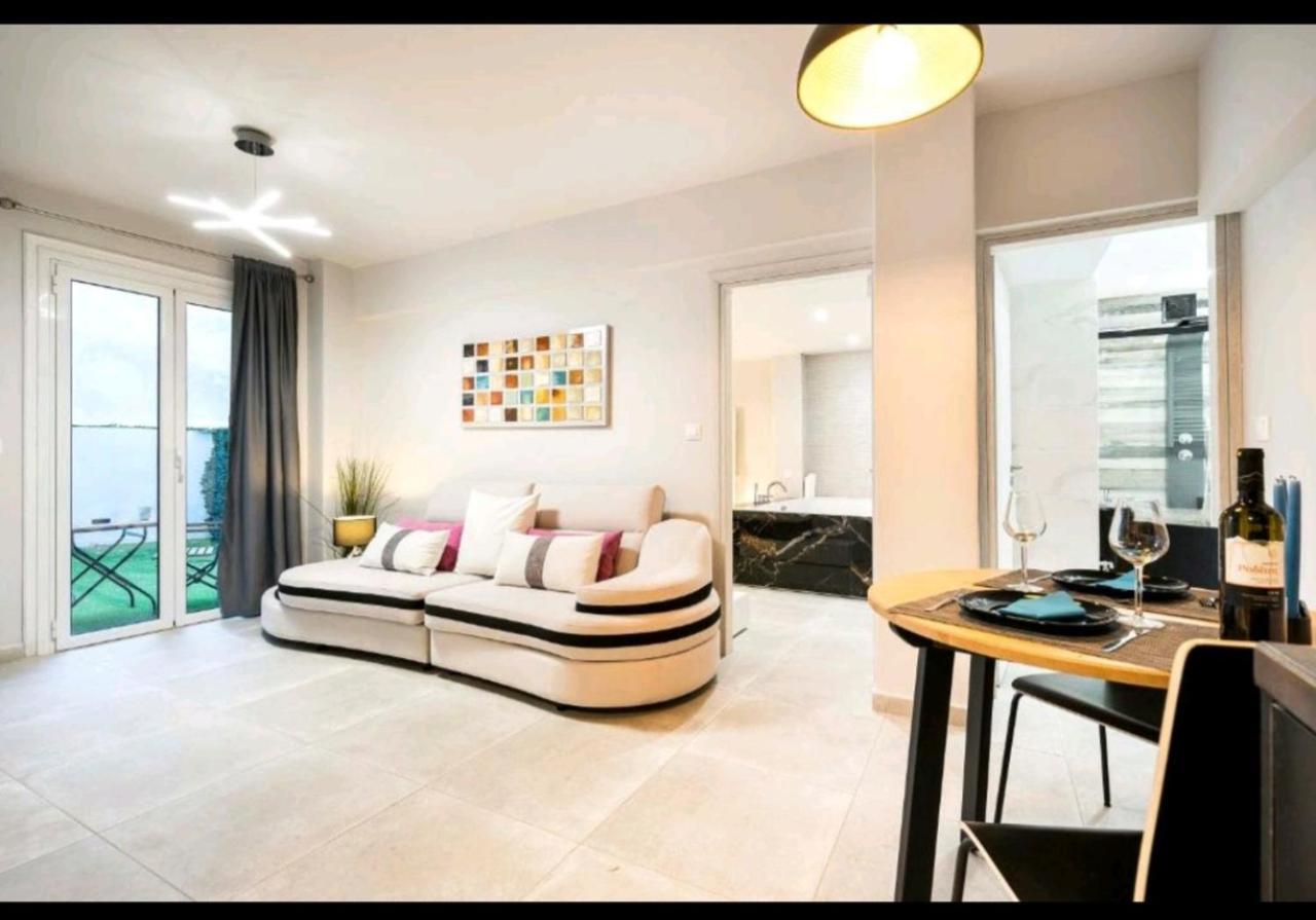 Romantic Jacuzzi Apartment Афіни Екстер'єр фото