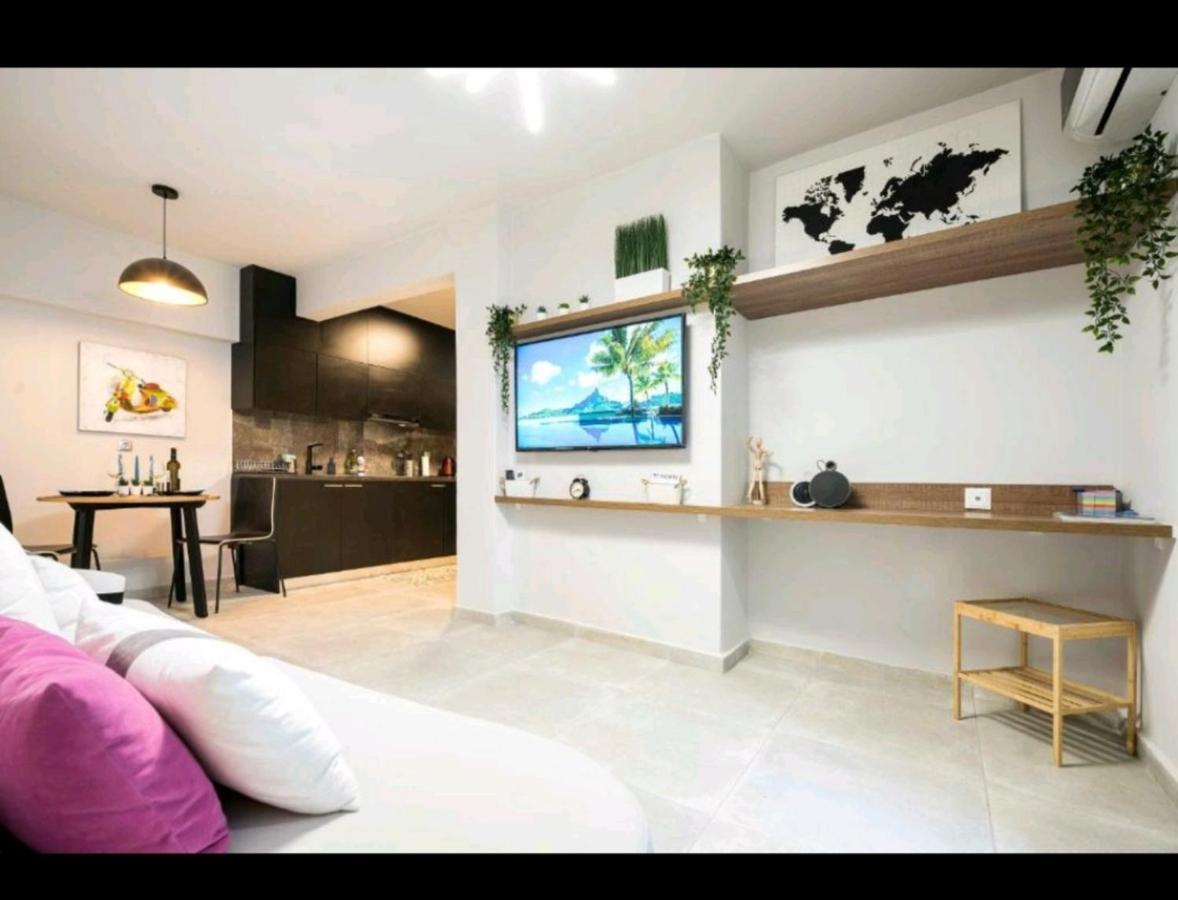 Romantic Jacuzzi Apartment Афіни Екстер'єр фото